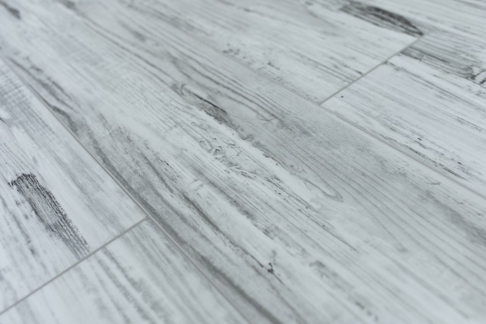 Замковая ПВХ плитка "Art Tile" Берёза Божоле (1220*152*5 мм) — купить в Благовещенске