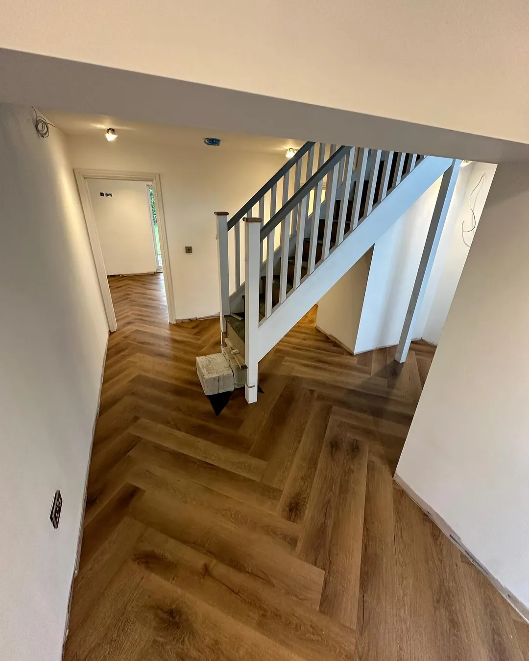 Кварцвиниловая плитка "Invictus" Royal Oak Mocca (406*102*2мм) — купить в Благовещенске