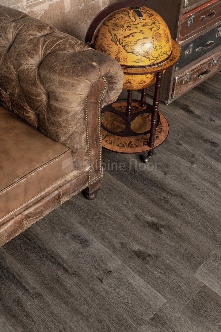 Замковая ПВХ плитка "Alpine Floor" Дуб торфяной  (1524*180*8мм) — купить в Благовещенске