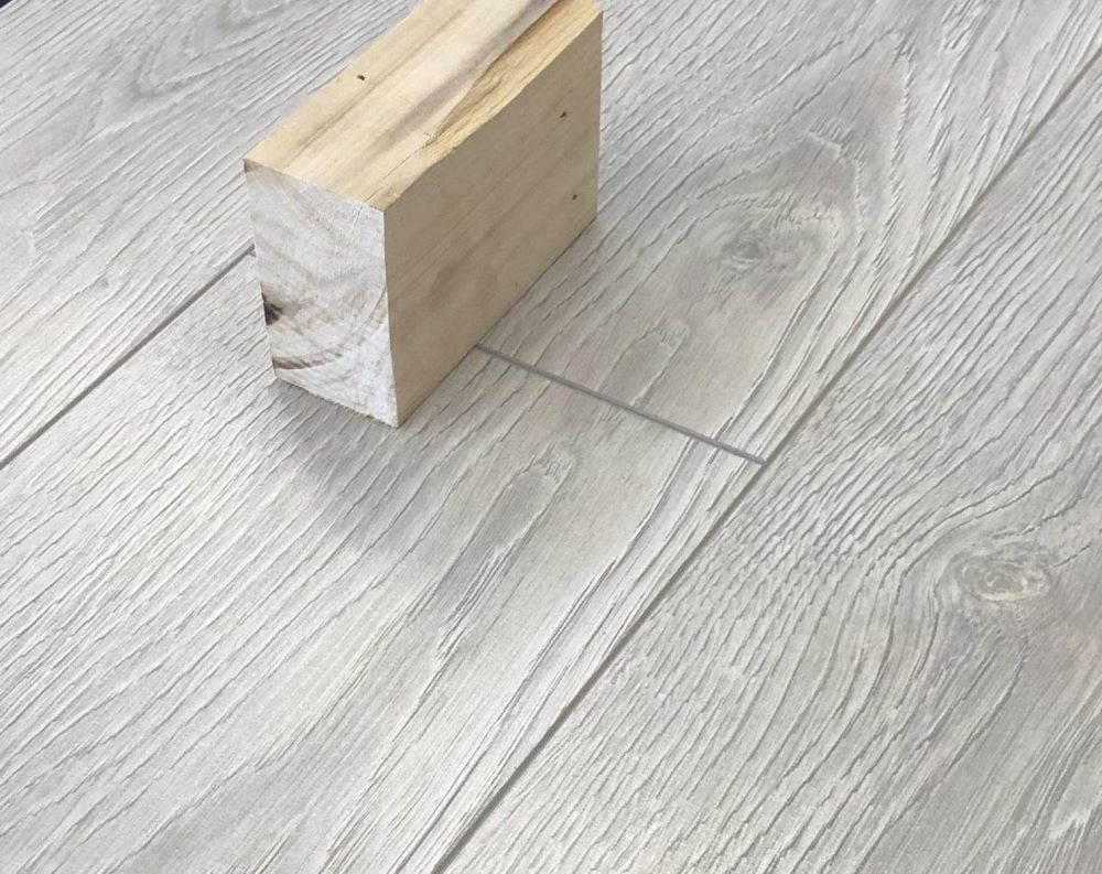 Ламинат "SunFloor" 8/32 4V Дуб Лайн 37 (1380*193*8 мм) — купить в Благовещенске