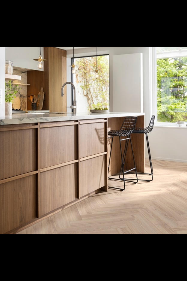 Замковая ПВХ плитка Blackjack Oak 22210 (630*126*6 мм) — купить в Благовещенске