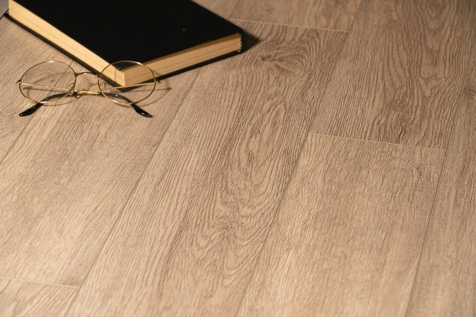 Виниловый ламинат "Bonkeel" Style Дуб Гарднер (1200*125*4 мм) — купить в Благовещенске
